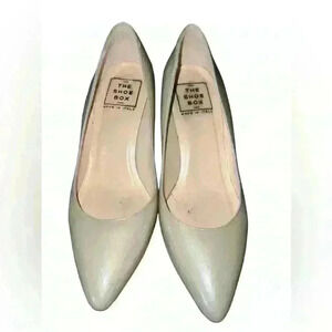 The shoe box Italy Tan  Cream pointed Pointy  pumps ginepro fly Sz 37.5